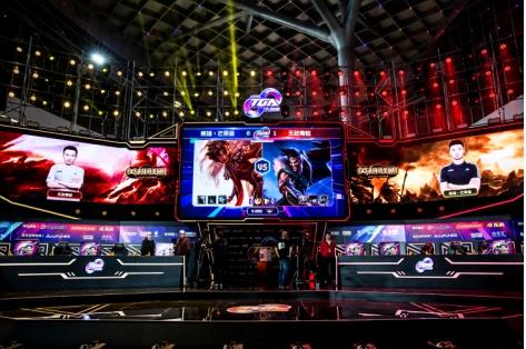 在火热的足 在火热的足